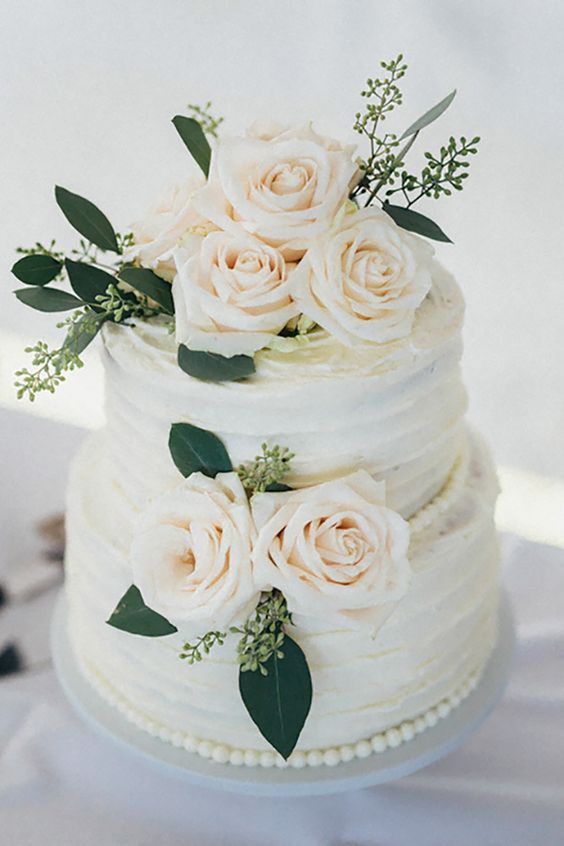 18 Simple White Wedding Cakes Ideas for Your Spring/Summer Wedding