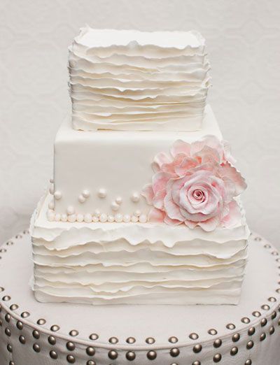 16 Unique and Eye-catching Square Wedding Cake Ideas