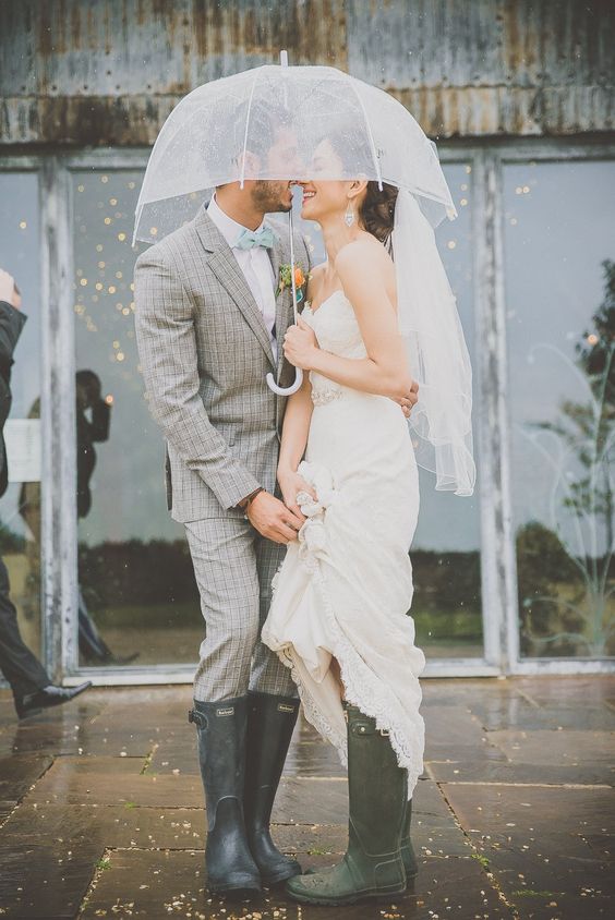 20 Must-have Sweet Wedding Photos with Your Groom