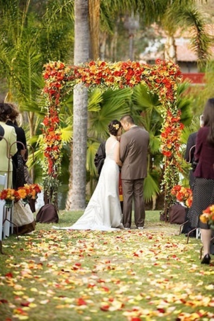 Outdoor Fall Wedding arch Decor Ideas