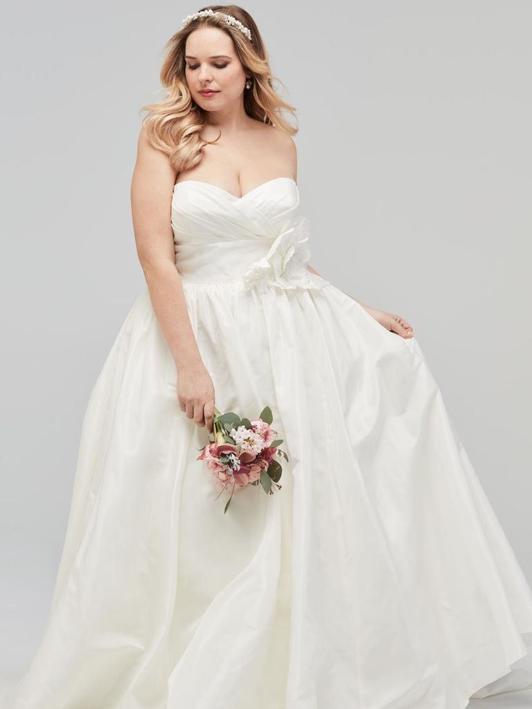  Romantic and Eye-catching Plus Size Wedding Dresses 