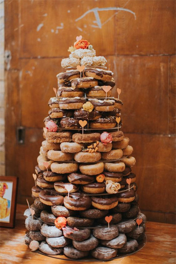 Donut tower as wedding cake alternative 