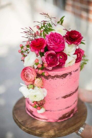Awesome Valentine’s Day Wedding Cakes