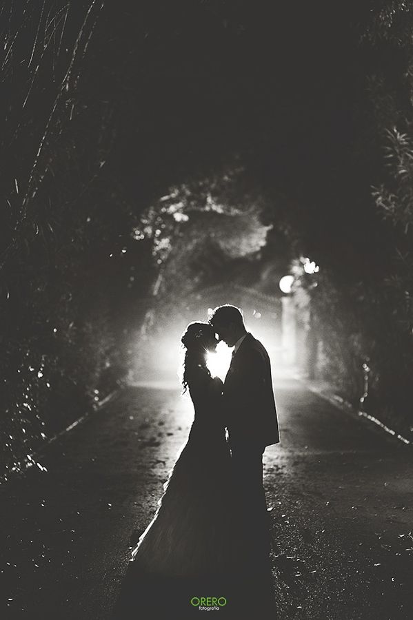 Creative and Romantic Wedding Kiss Photos You Can't Miss