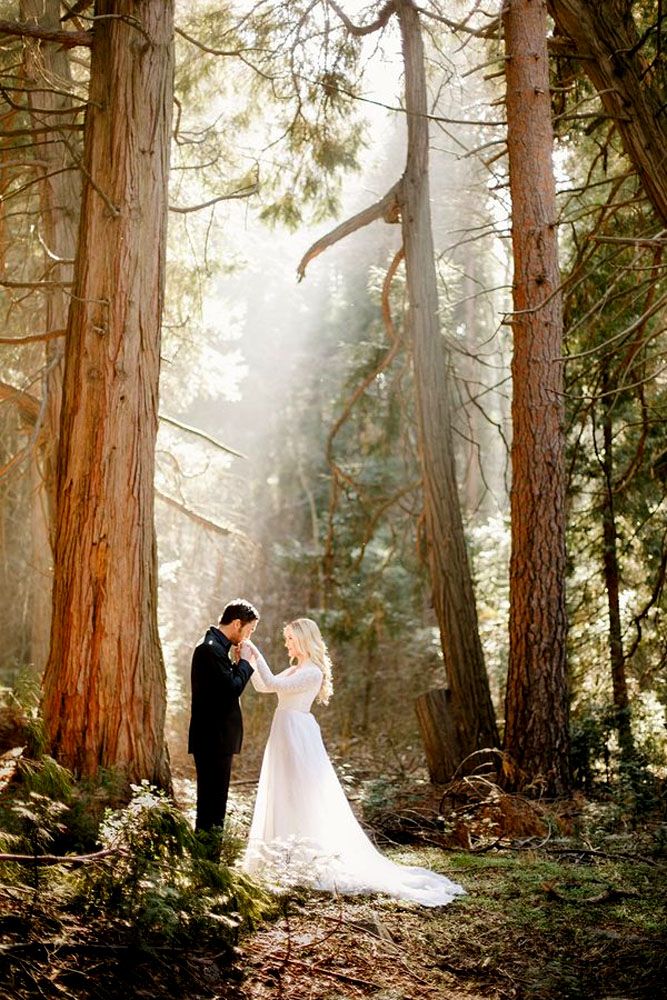Creative and Romantic Wedding Kiss Photos You Can't Miss