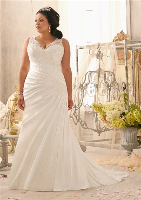 18 Romantic and Eye-catching Plus Size Wedding Dresses - ChicWedd