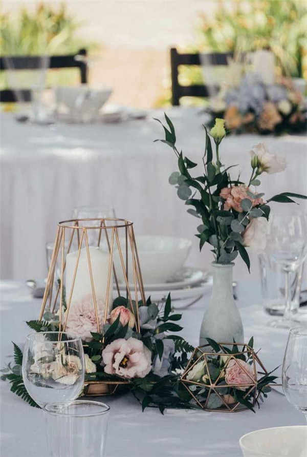 32 Minimalist Wedding Centerpieces For, Round Table Settings For Weddings